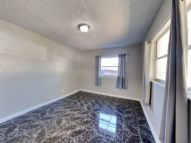 Building Photo - 1215 Lake Highland Dr