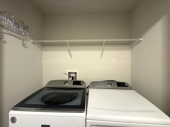 Building Photo - 590 Prospect Point