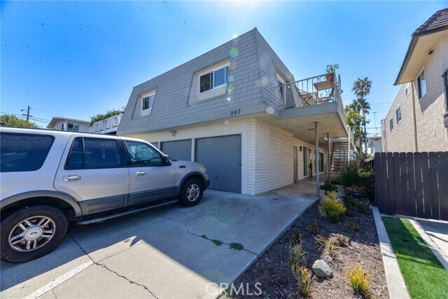 Primary Photo - 207 W Mariposa