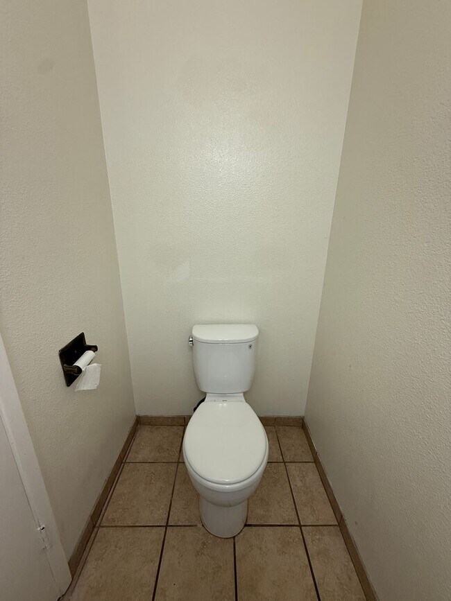 Building Photo - Large Two Story Condo with Two Car Detache...