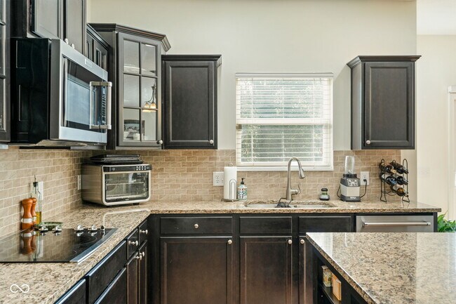 Building Photo - 6192 Bayard Dr