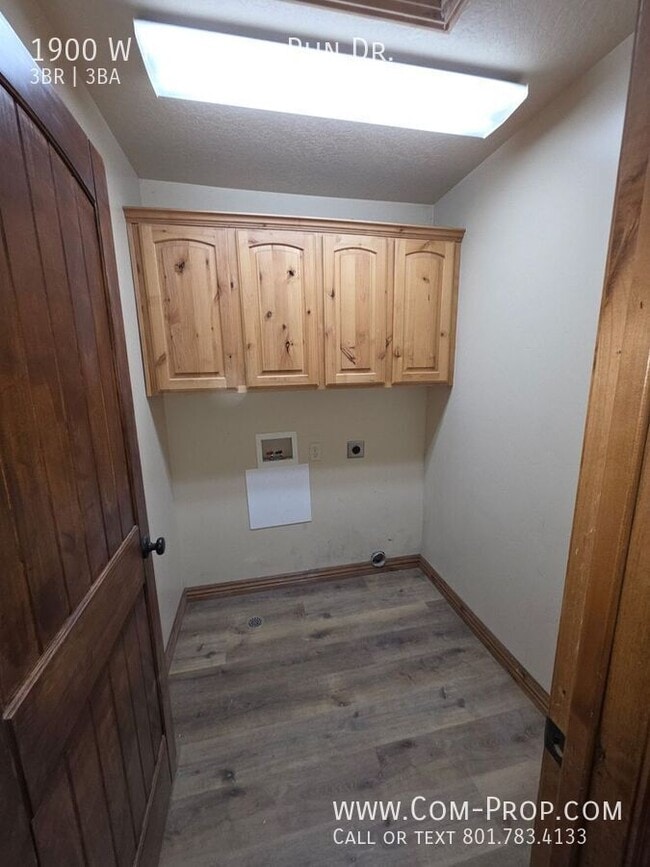 Building Photo - 1900 W Pheasant Run Dr