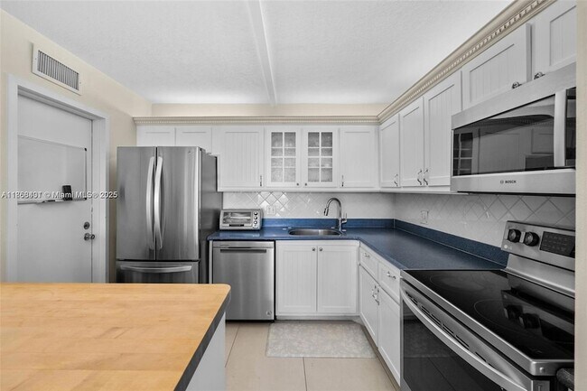 Building Photo - 2201 S Ocean Dr
