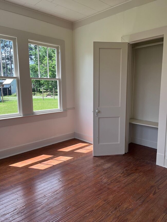 Building Photo - Saint Street House for Rent