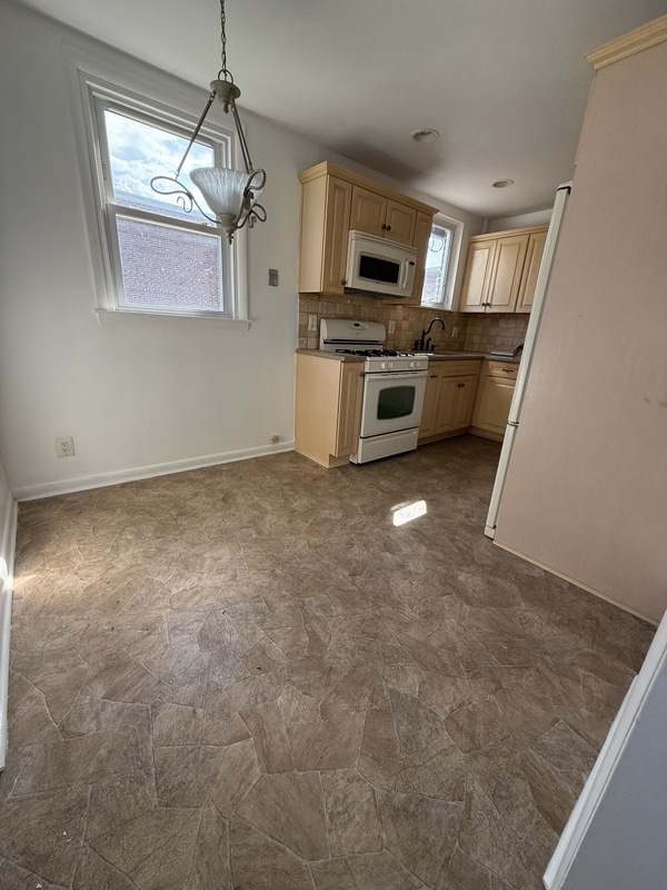 Building Photo - 8204 Woolston Ave