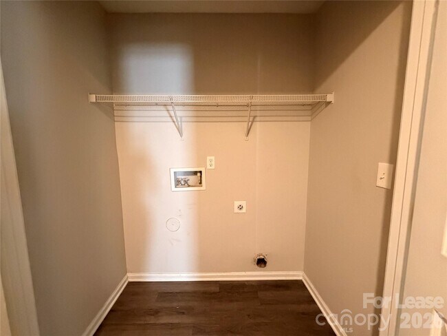 Building Photo - 4413 Gondola Ave