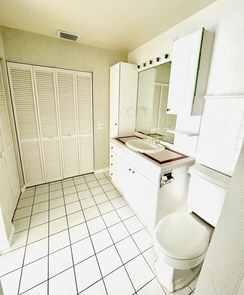 Building Photo - 135 178th Ave W