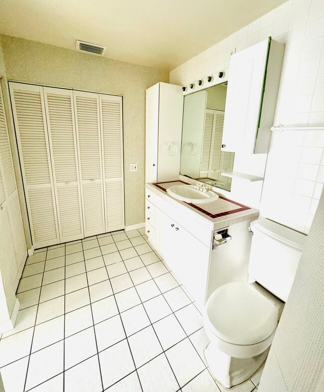 Building Photo - 135 178th Ave W