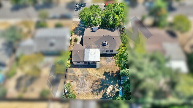 Building Photo - 1749 Christina Ave