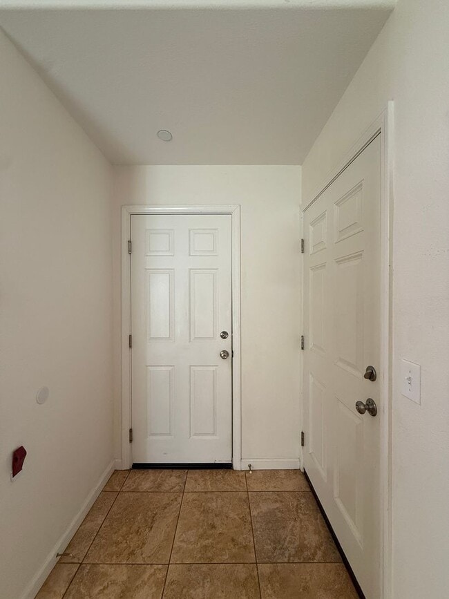 Building Photo - Centrally Located Large Two Story Home on ...