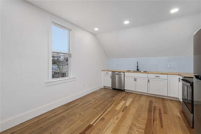 Building Photo - 30 Cypress St