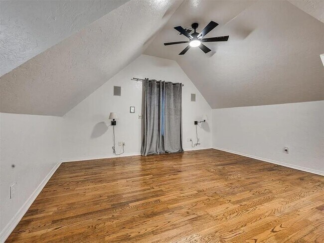 Building Photo - 1017 McFarland St