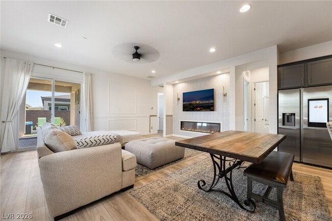 Building Photo - 110 Ibiza Lk Dr