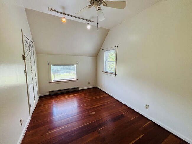 Building Photo - 2700 Meadowbrook Dr