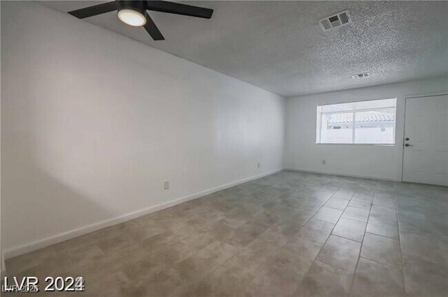 Building Photo - 2117 Chertsey Dr