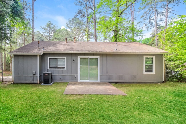 Building Photo - 8962 Ashwood Dr