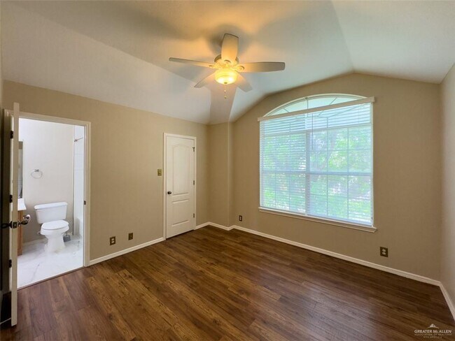 Building Photo - 37 San Sebastian St