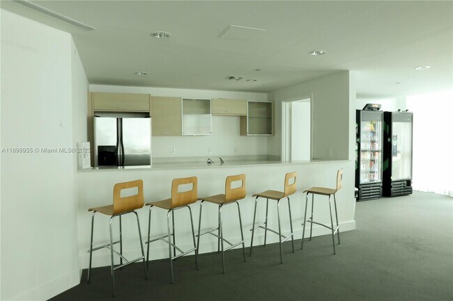 Building Photo - 350 NE 24th St