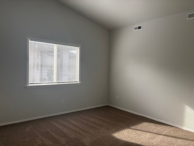 Building Photo - 339 E Bay Owl Dr