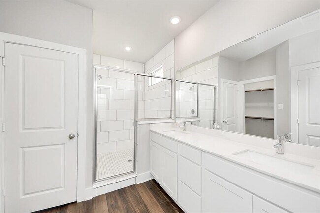Building Photo - 10611 Crescent Peak Dr