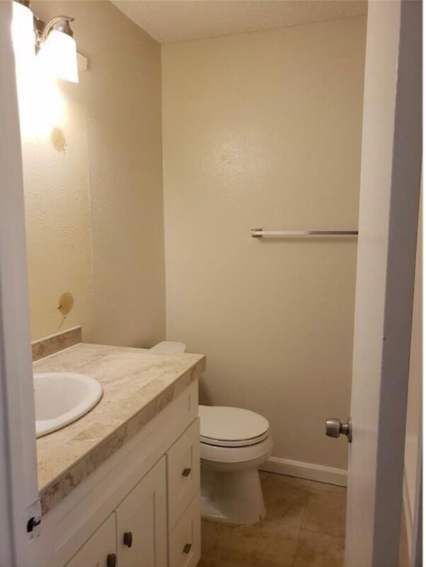 Building Photo - 1704 W Braker Ln