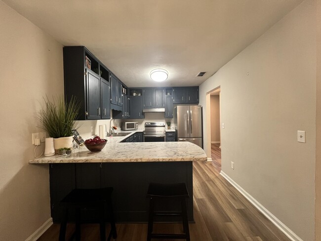 Building Photo - 1000 Holland Dr