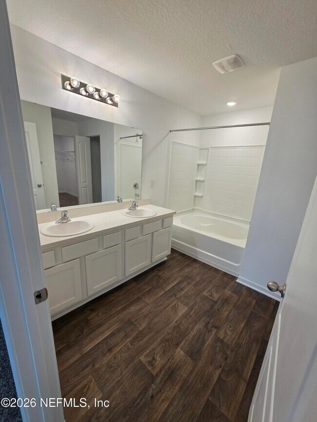 Building Photo - 2885 Oak Stream Dr