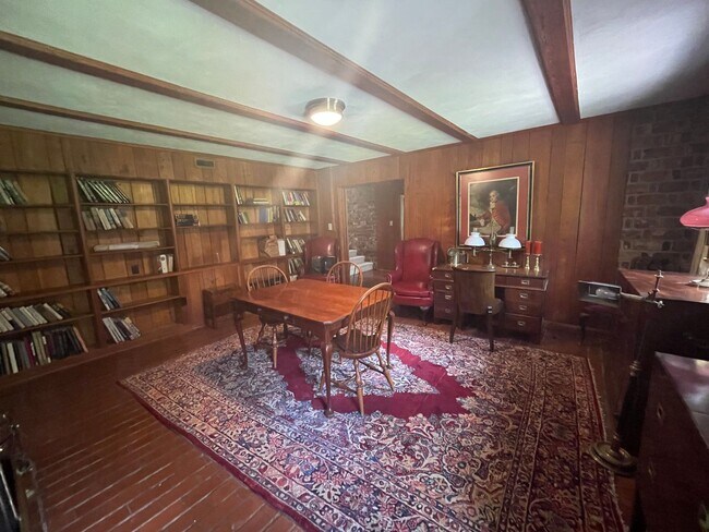 Building Photo - Stunning 3-Bedroom Home with Attached Private Suite – Fully Updated & Move-In Ready