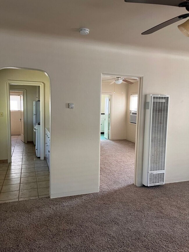 Building Photo - Available Now!! Delightful 1 bedroom, 1 ba...