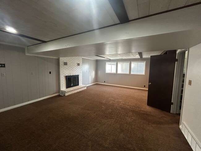 Building Photo - Price Reduced! Beautiful Home With Great S...