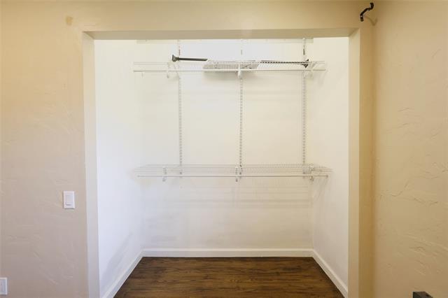 Building Photo - 1004 W Cayuga Dr