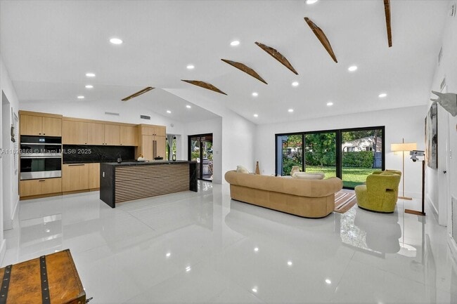 Building Photo - 125 NE 107th St