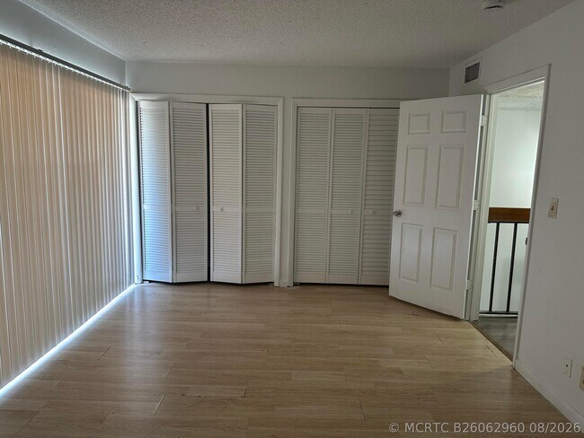 Building Photo - 931 SW 20th Ct