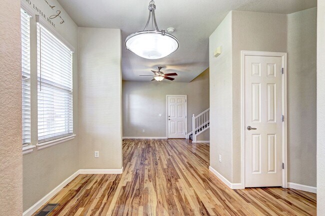 Building Photo - The Meadows townhome 3 bed 2 bath, in Morgan's Run Community!