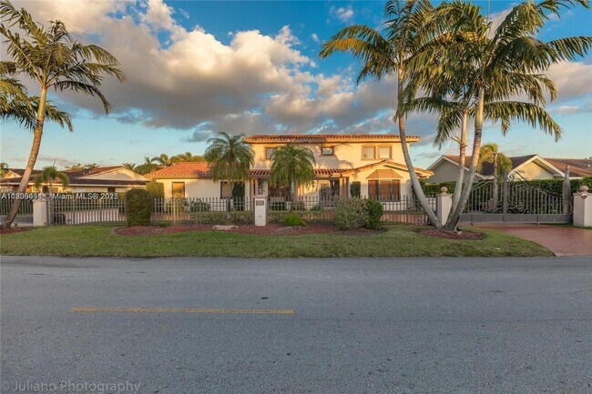 Primary Photo - 19701 W Oakmont Dr