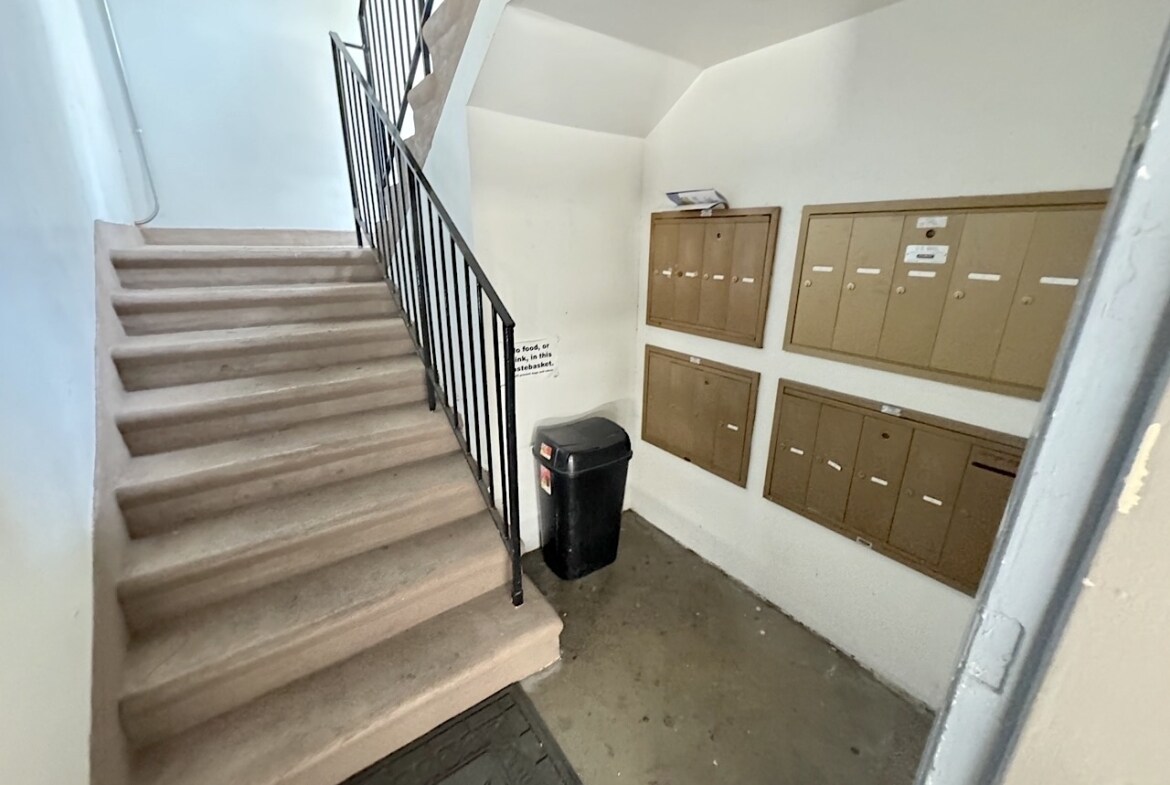 Building Photo - 447 W Elk Ave