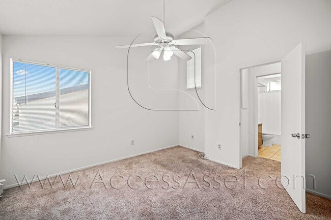 Building Photo - 661 Parkview Dr