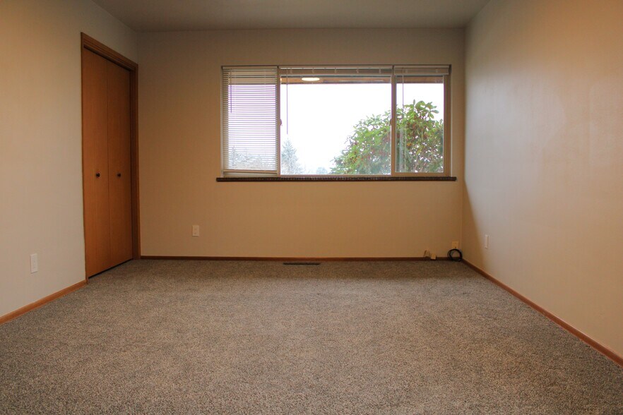 Building Photo - 2733 Debord Dr