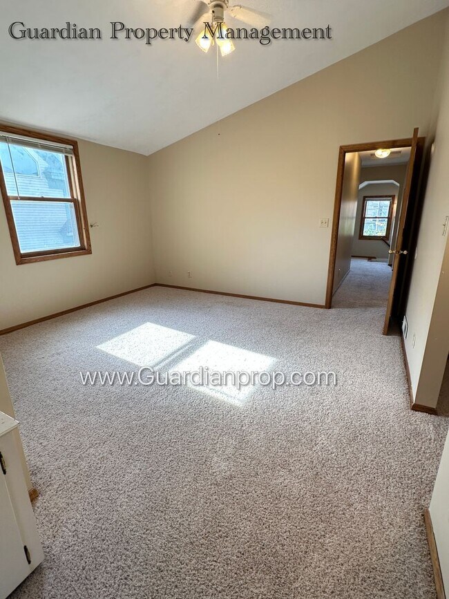 Building Photo - South Minneapolis SFH, Fenced Yard, 1 Car Garage, Dishwasher, Laundry, October Availability