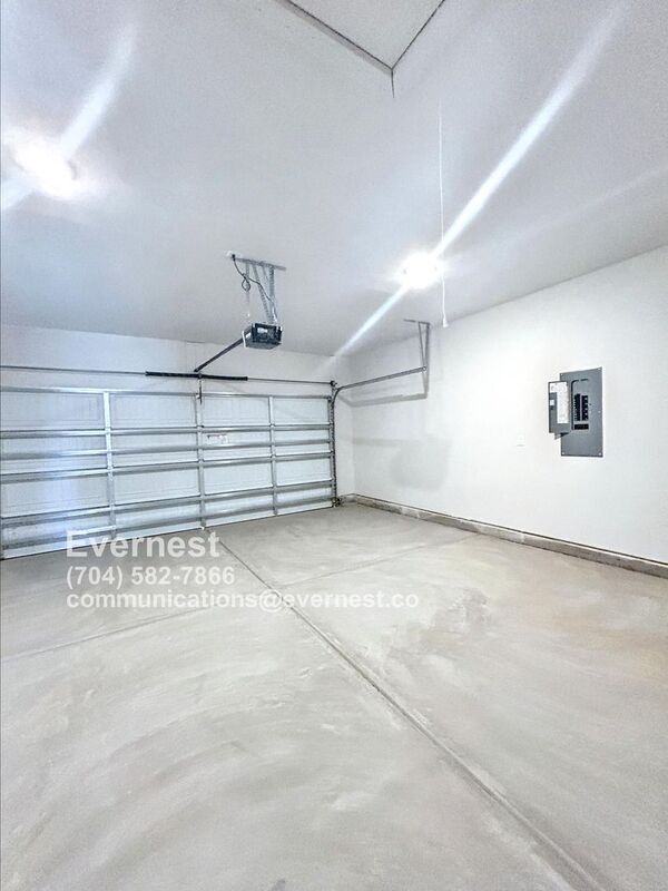 Building Photo - 129 Lightning Dr