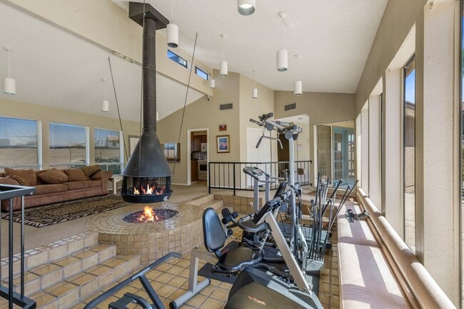 Building Photo - COMING SOON! Spacious 1 Bed 1 Bath Condo i...