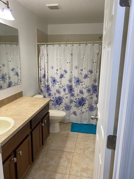 Building Photo - 490 Michigan Estates Cir