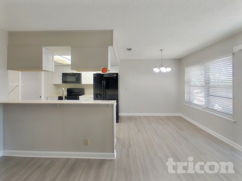 Building Photo - 7815 Melbury Forest