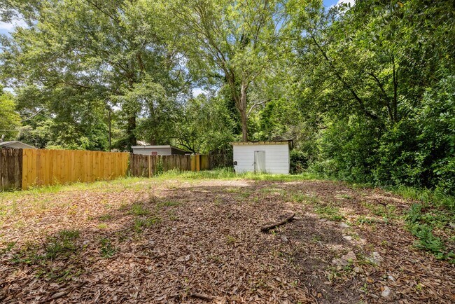 Building Photo - Spacious beautiful 4-bedroom 2 bath home