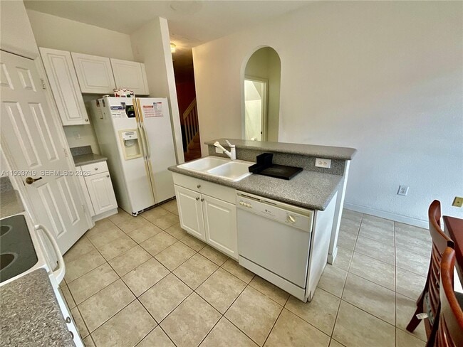 Building Photo - 5628 NW 113th Ave