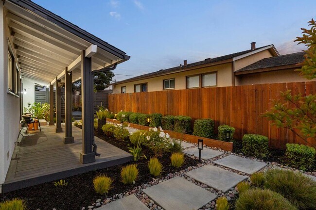 Building Photo - 2501 Fleetwood Dr
