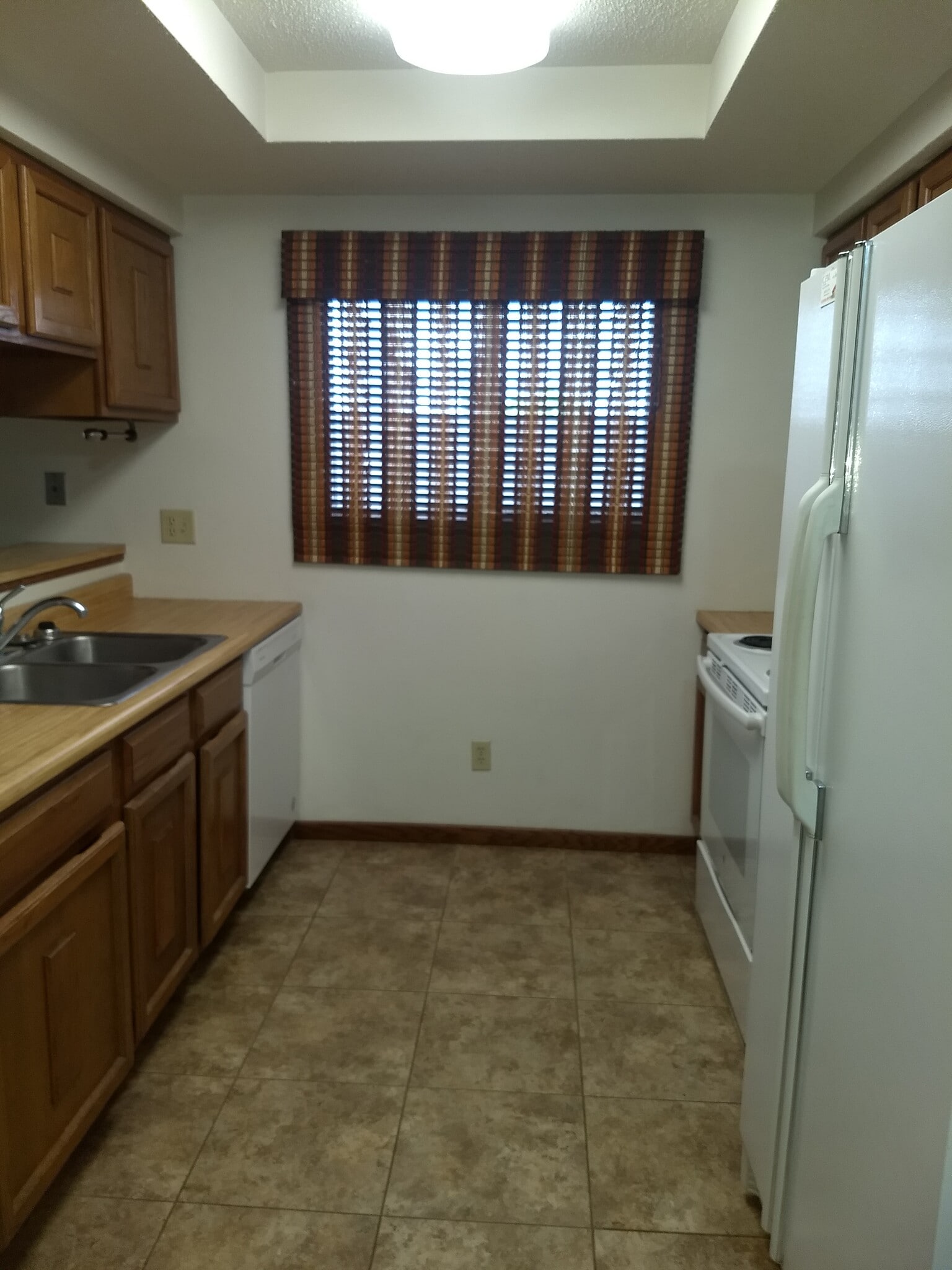 Building Photo - 1302 Galeta Ave