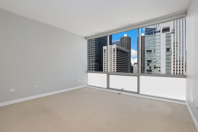 Building Photo - 8 E Randolph St