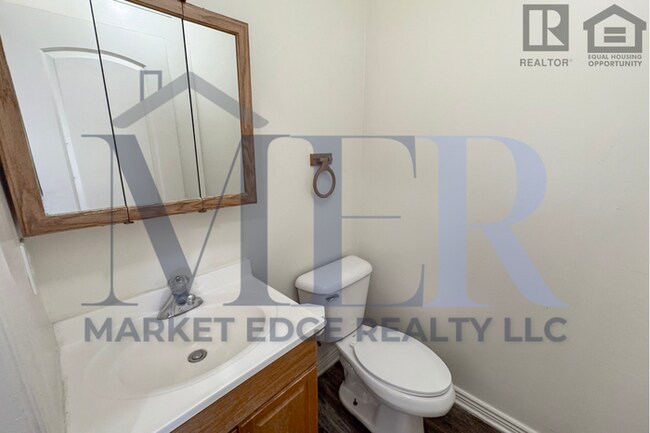 Building Photo - 3Bed/2.5Bath Townhouse at 24th St/Thomas! Ready for Immediate Move-In!