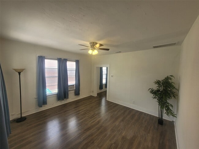 Building Photo - 1415 Lombardy St